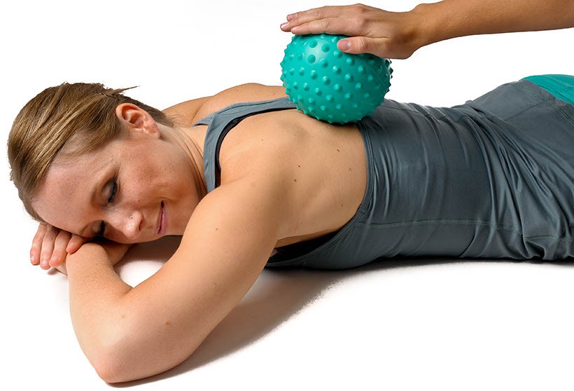 Original Pezzi Activa Medium – Luftgefüllter Therapieball mit Noppen (13-16cm)